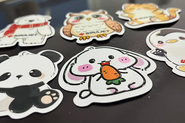 Cortadora digital con barniz de punto UV